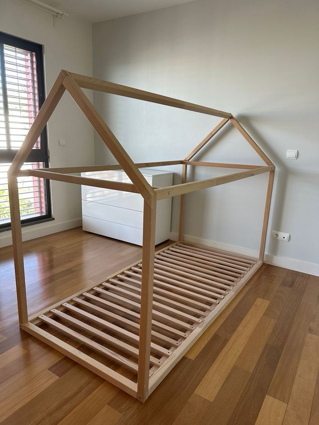 Cama infantil de madera