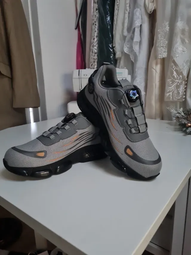 Zapatillas de trabajo grises y naranjas