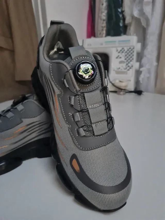 Zapatillas de trabajo grises y naranjas