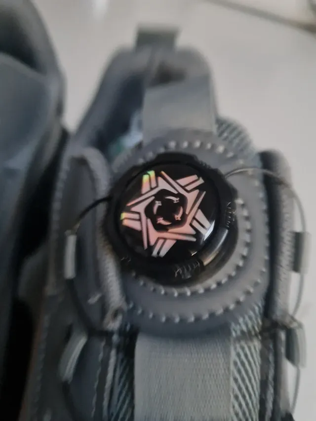 Zapatillas de trabajo grises y naranjas