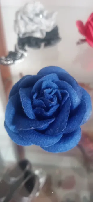 Broches florales para ropa o pelo. 