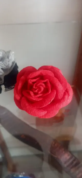 Broches florales para ropa o pelo. 