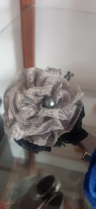 Broches florales para ropa o pelo. 