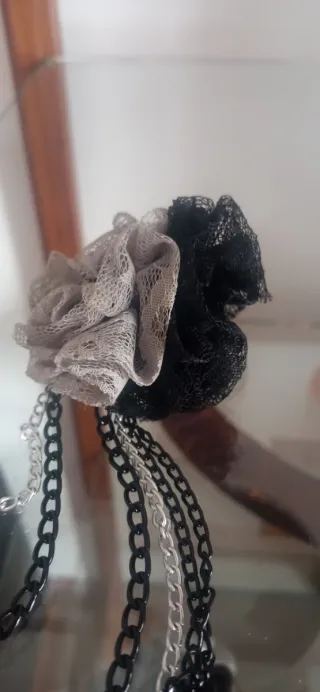 Broches florales para ropa o pelo. 