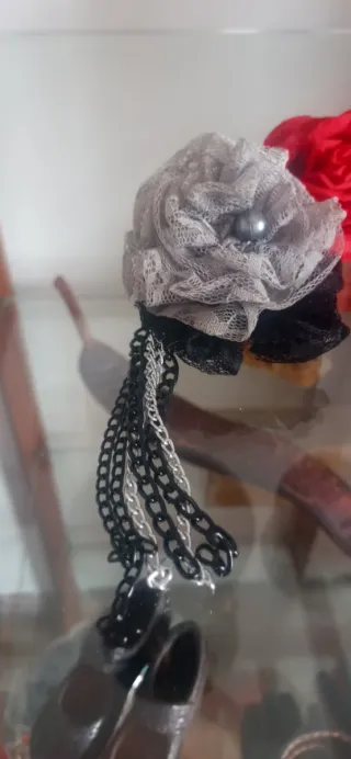 Broches florales para ropa o pelo. 