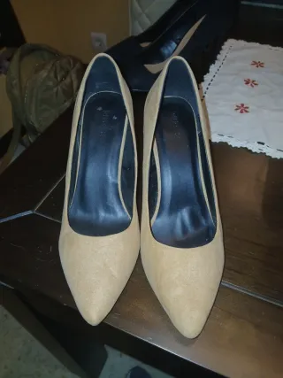 Zapatos de tacón beige Lefties