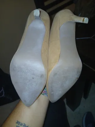 Zapatos de tacón beige Lefties