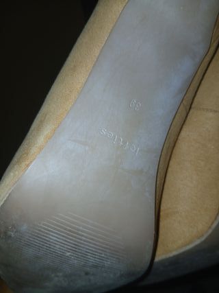 Zapatos de tacón beige Lefties