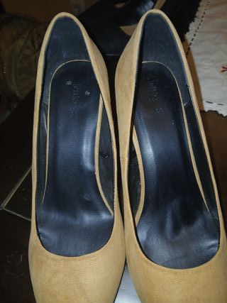 Zapatos de tacón beige Lefties