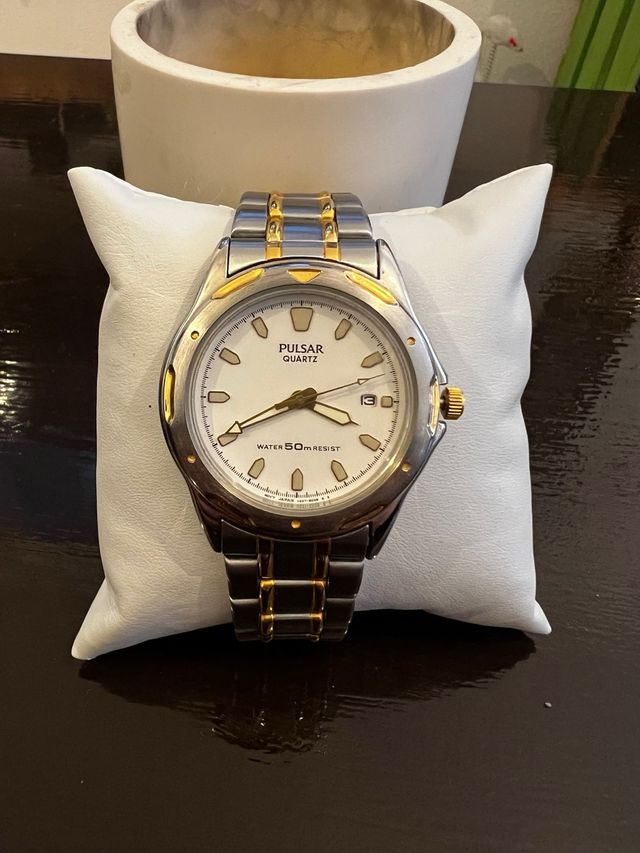 Reloj Pulsar Quartz Dorado y Plateado