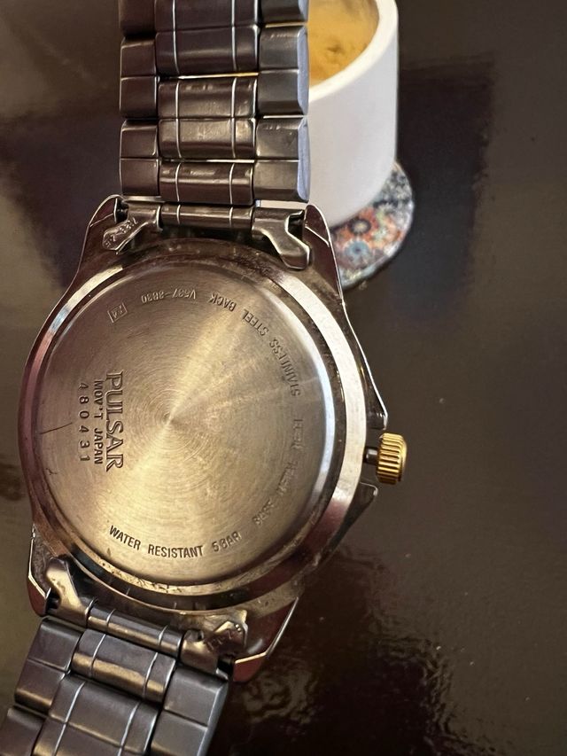 Reloj Pulsar Quartz Dorado y Plateado