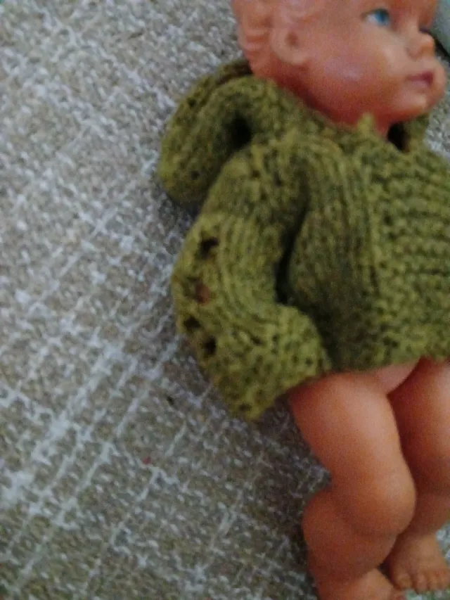 Muñeco vintage con abrigo de lana