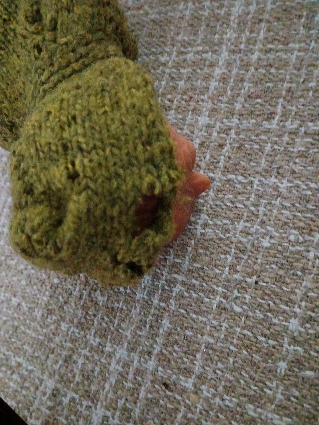 Muñeco vintage con abrigo de lana