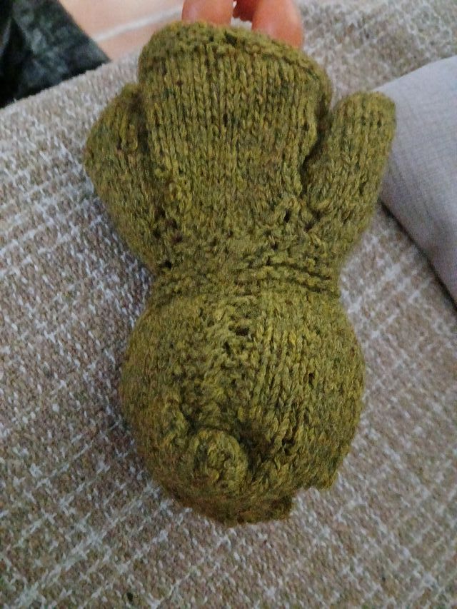 Muñeco vintage con abrigo de lana