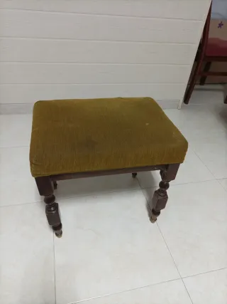 Banco descalzador o taburete tapizado