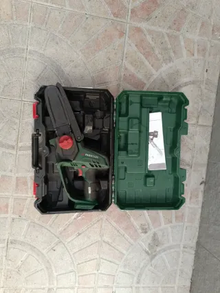 Motosserra Parkside 20v com mala