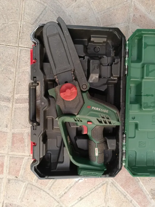 Motosserra Parkside 20v com mala