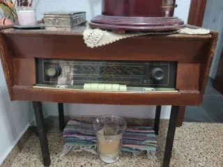 Radio mueble SABA