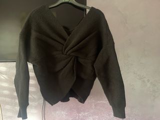 Maglioncino nero con nodo