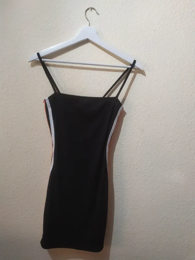 Vestido negro mujer de HyM sin utilizar.