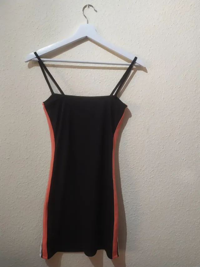 Vestido negro mujer de HyM sin utilizar.