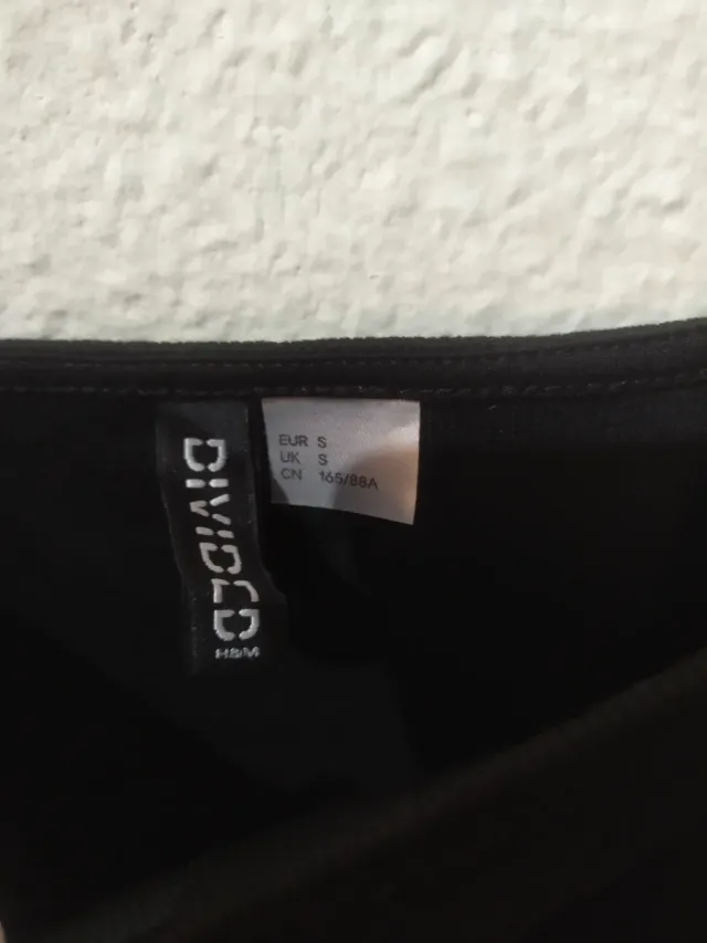 Vestido negro mujer de HyM sin utilizar.