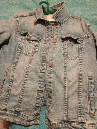 Chaqueta vaquera desgastada