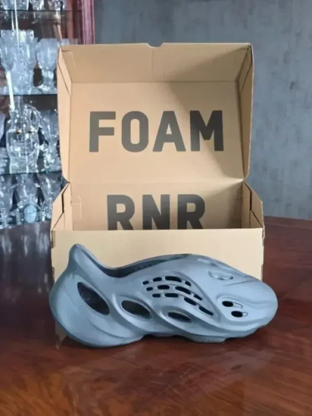 Yeezy Foam Runner RNR Cinza - Tamanho 46