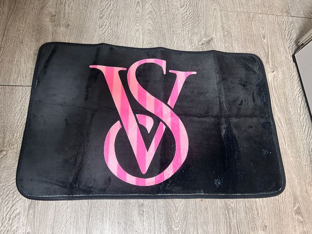Alfombra Victoria's Secret Rosa y Negra