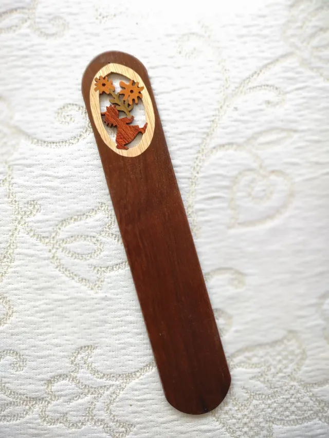 Separador de libros de madera hecho a mano