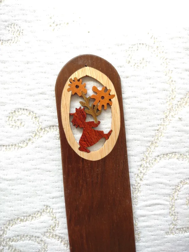 Separador de libros de madera hecho a mano