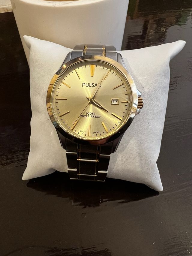 Reloj Pulsar Dorado y Plateado Nuevo