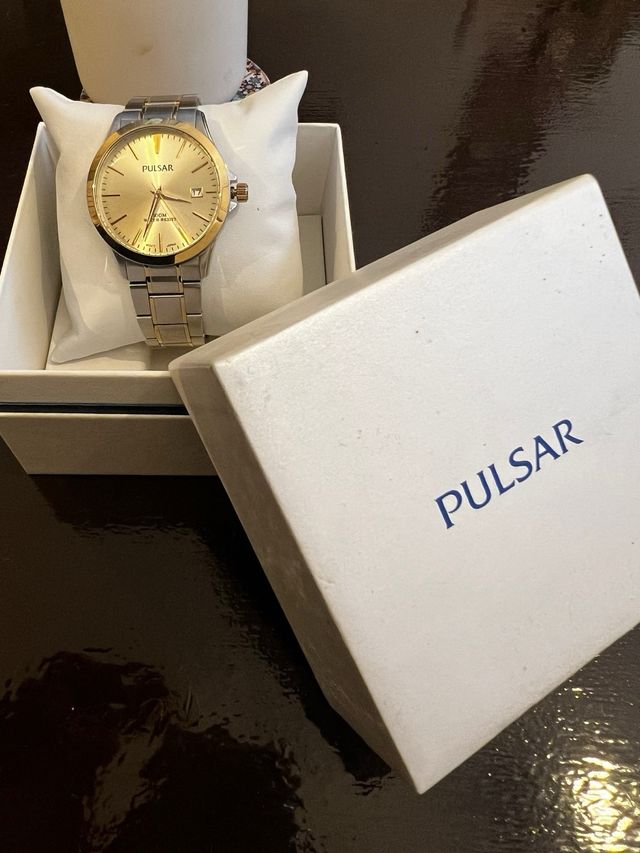 Reloj Pulsar Dorado y Plateado Nuevo