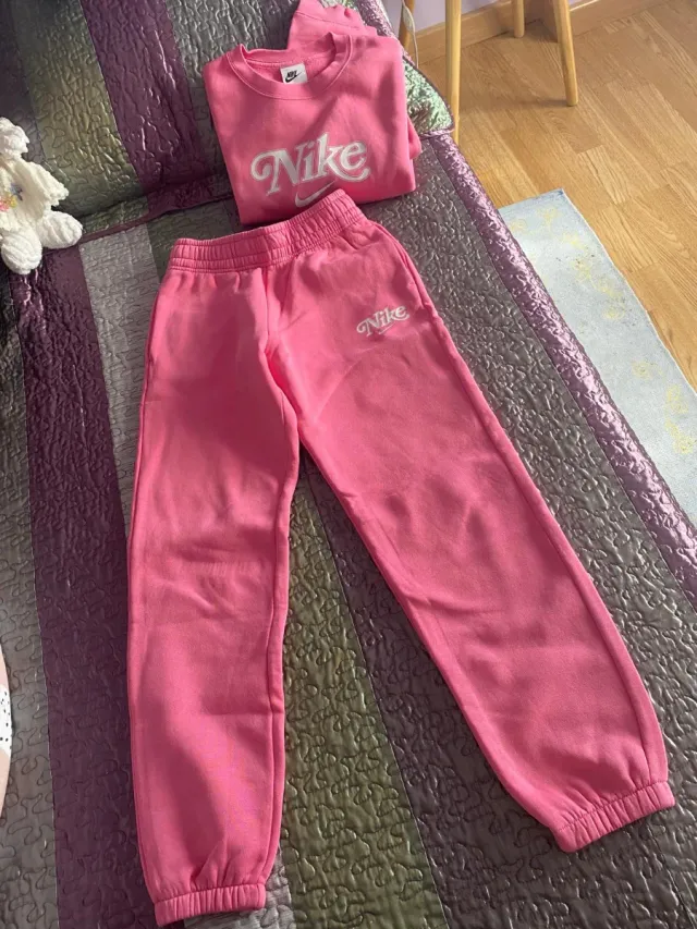 Conjunto Nike rosa algodón. Talla S 128-137.