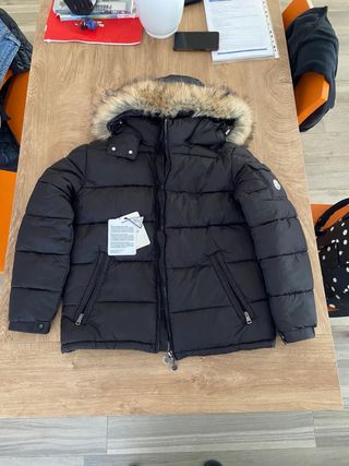 Giacca Moncler nera con pelliccia
