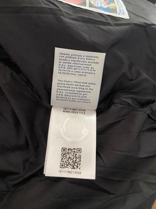 Giacca Moncler nera con pelliccia