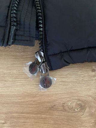 Giacca Moncler nera con pelliccia