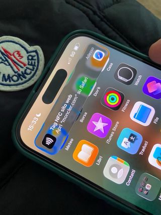 Giacca Moncler nera con pelliccia