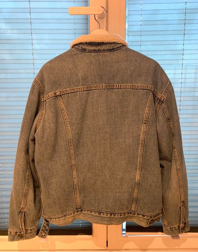 Chaqueta Levi's vaquera con borreguito