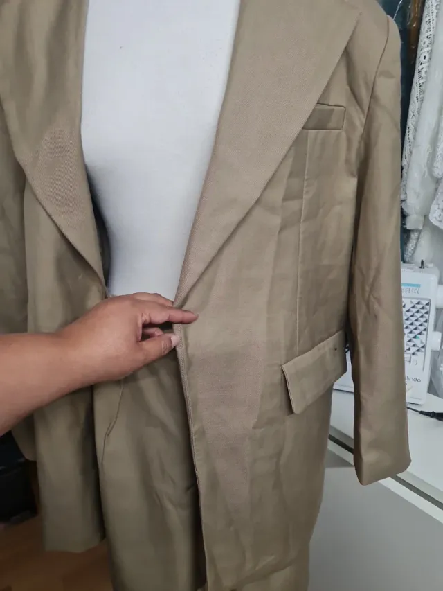 Conjunto sastre dos piezas beige da talla