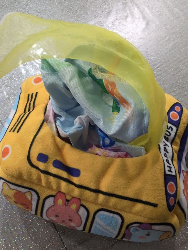 Portafazzoletti a forma di bus giallo