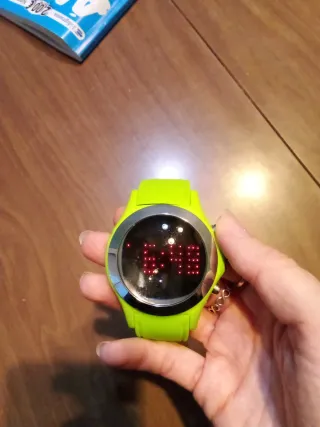 Reloj LED Digital Verde y Plateado