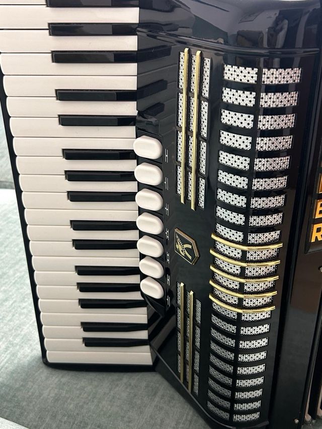 Acordeón Hohner Verdi II