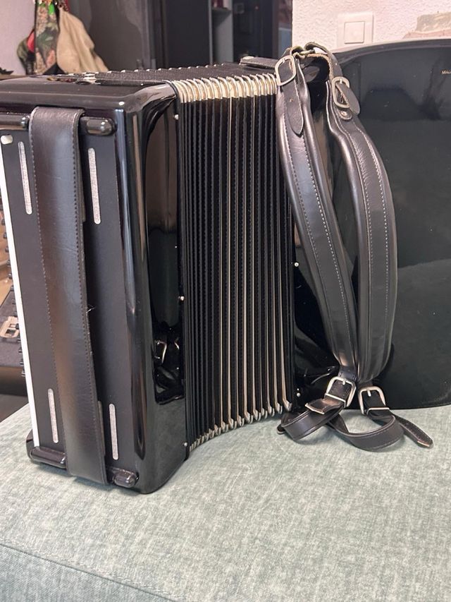 Acordeón Hohner Verdi II