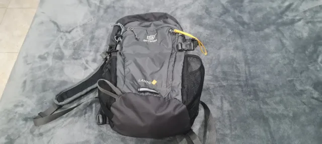 Mochila SKYSPEAR senderismo gris y amarilla 20L