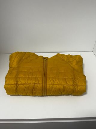 Cazadora acolchada amarilla 140-148