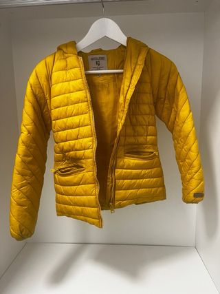 Cazadora acolchada amarilla 140-148