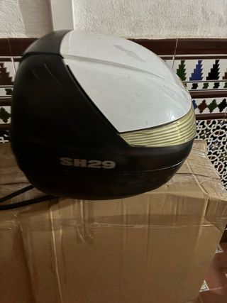 Baúl SH29 para casco y soporte para scooter