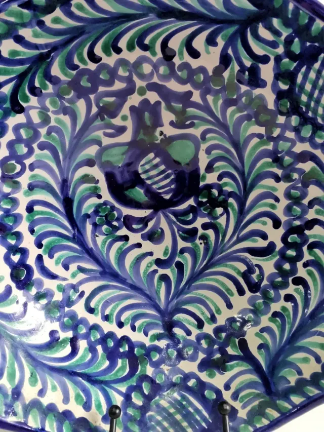 Preciosa fuente antigua de cerámica granadina