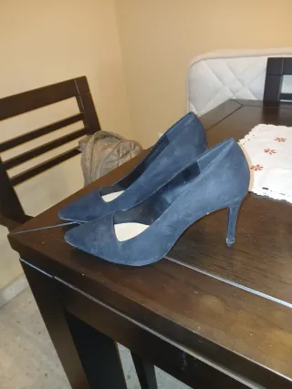 Zapatos de tacón negros Lefties